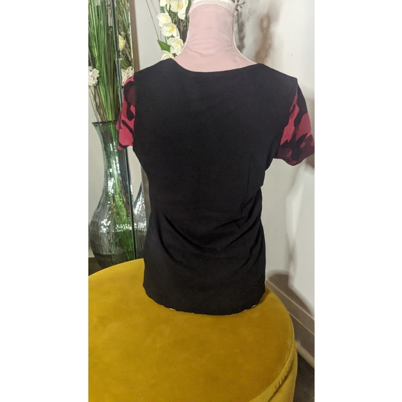 Ladies Small/S Guess Casual Top EUC - Picture 2 of 3